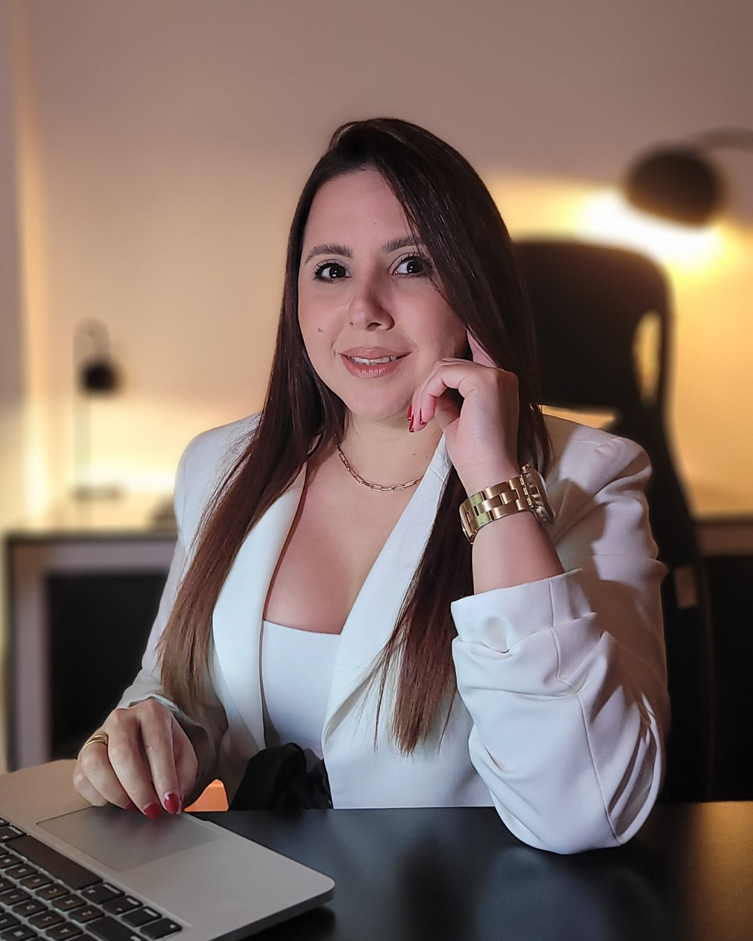 Angi Tineo, Consultora Organizacional